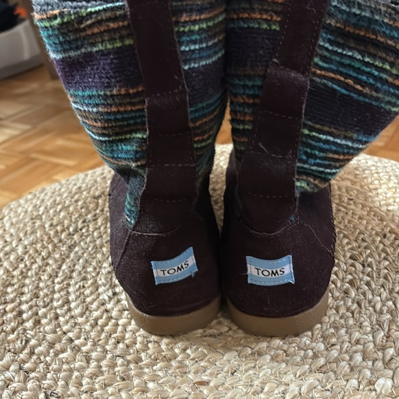 Toms brown suede mocassin boots with colorful knit 🧶 design size 9 - Picture 6 of 8